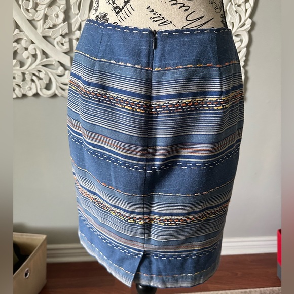 Women’s skirt size 4 - Picture 2 of 3